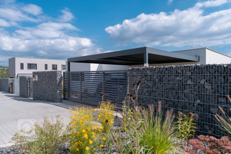 add picture to album