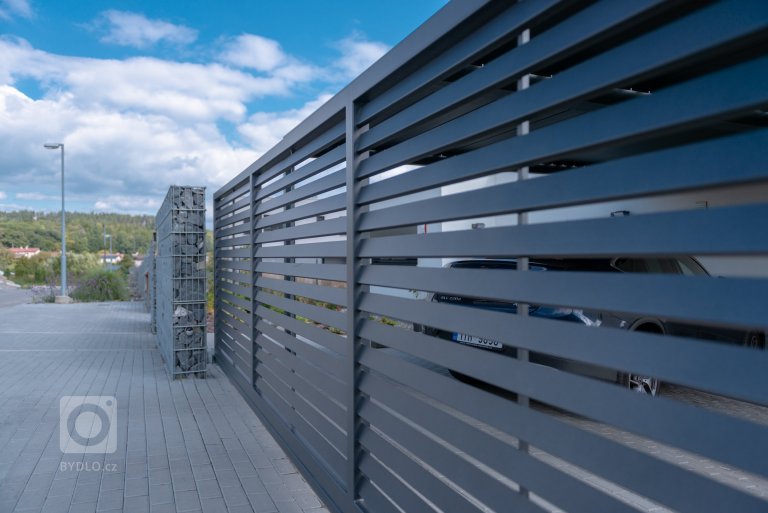 add picture to album