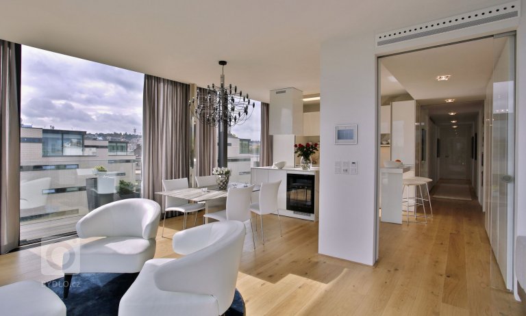 add picture to album