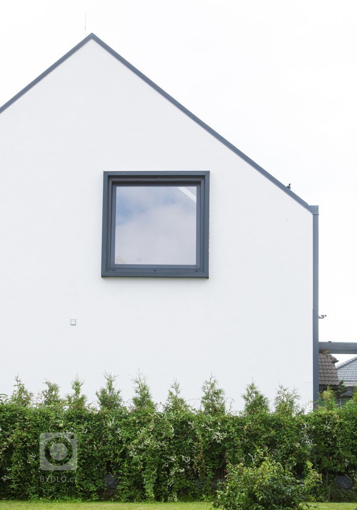 Až na druhý pokus získala tříčlenná rodina perfektní dům, který zcela odpovídá jejím požadavkům. Má otevřenou galerii, je dostatečně prostorný, světlý a zaujme…