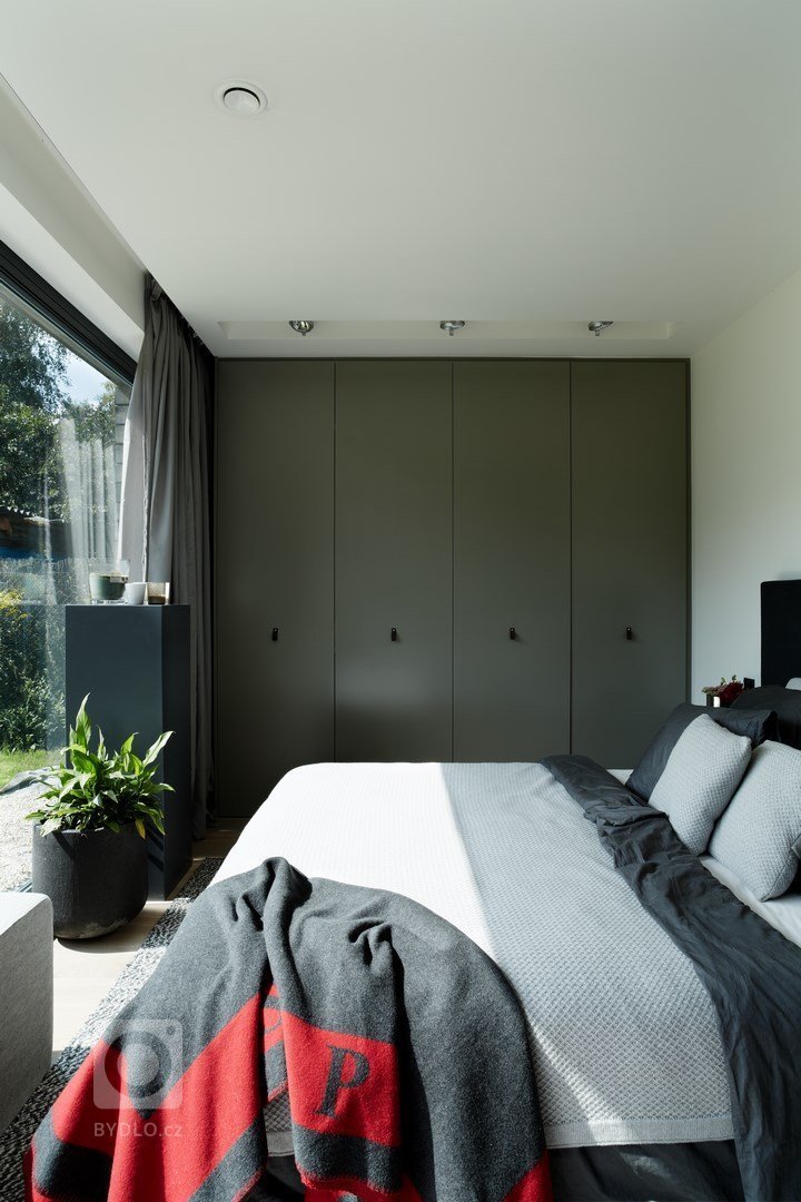 Tento dům je navržen pro lidi s nekonvenčním pohledem na bydlení, pojatý jako bydlení v přírodě. Kompletní návrh a realizace rodinného domu včetně urbanistické…