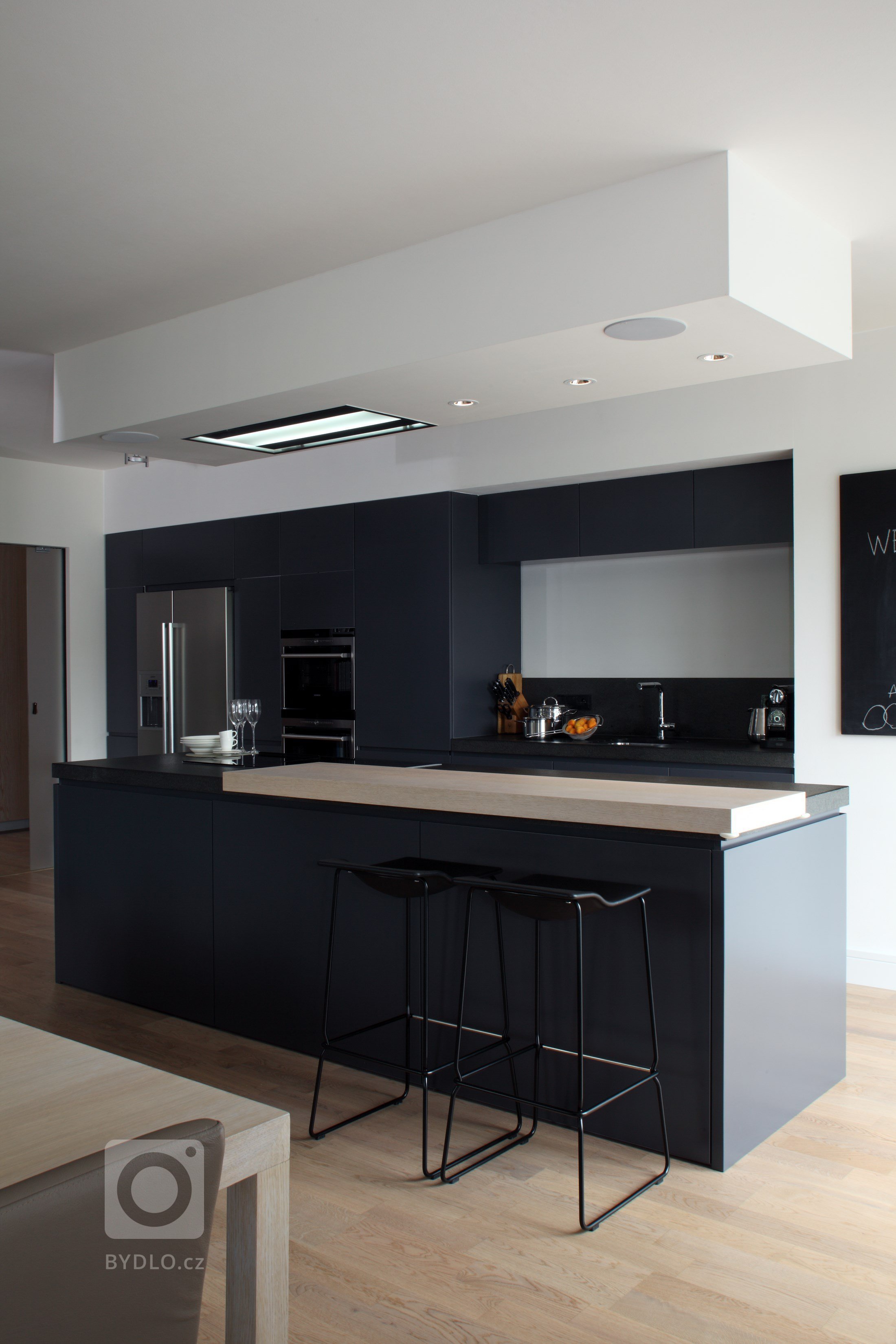 DISPOZIČNÍ ŘEŠENÍ A KOMPLETNÍ REALIZACE INTERIÉRU PRO RODINU S DVĚMA DĚTMI. KLIENT NÁM PONECHAL VOLNOU RUKU A TĚŠÍ NÁS, ŽE BYL S VÝSLEDKEM SPOKOJEN.
