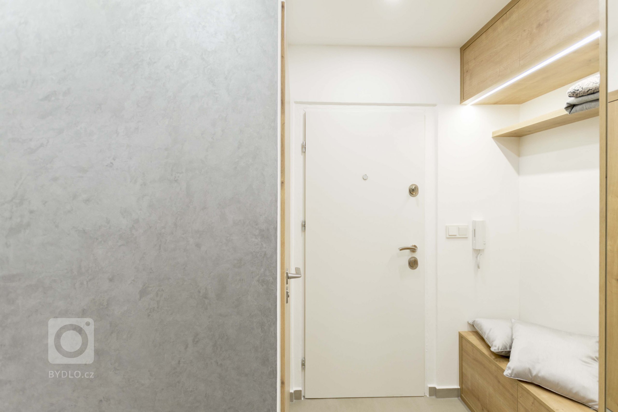 Malý byt se po rekonstrukci proměnil k nepoznání.&nbsp;Zadáním investora znělo přeměnit původní byt 2+1&nbsp;na dispozičně otevřenější prostor, kde by oddělená…