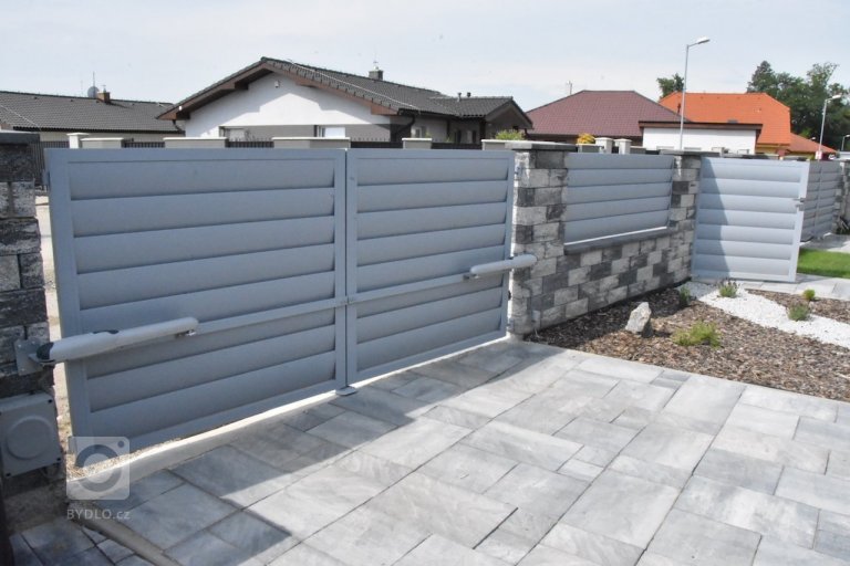 add picture to album