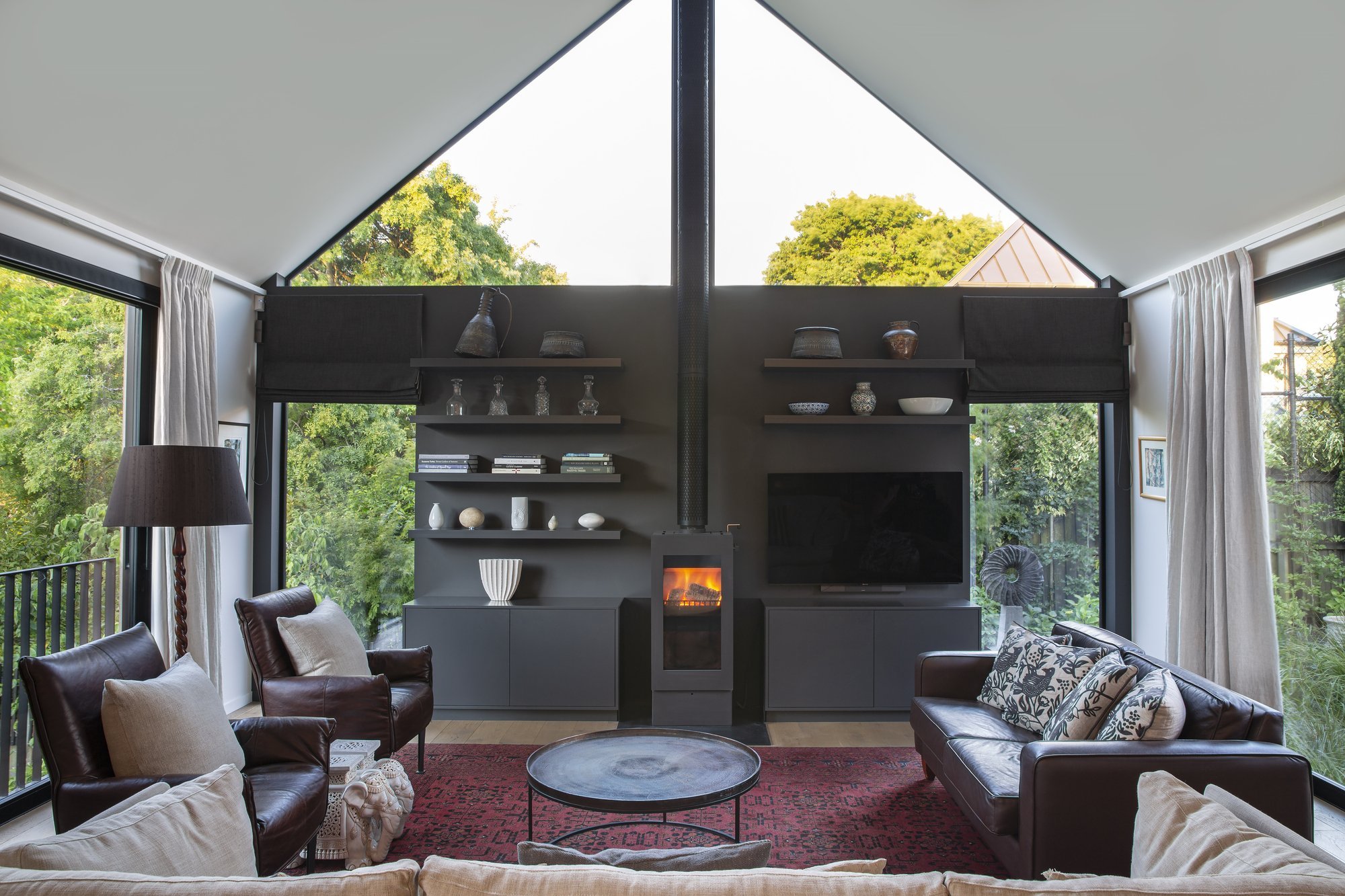 Jedinečný dům na břehu řeky