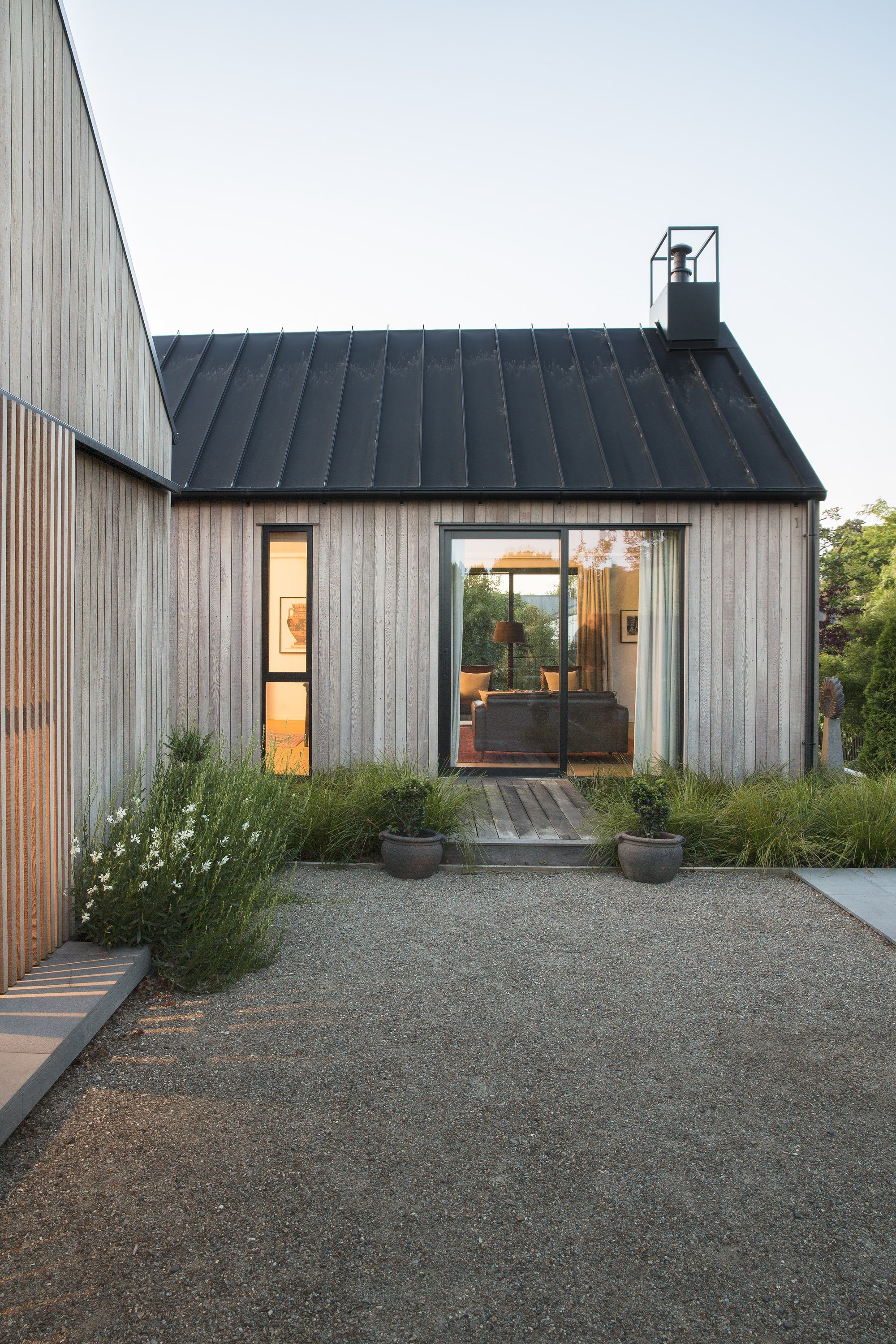 Jedinečný dům na břehu řeky