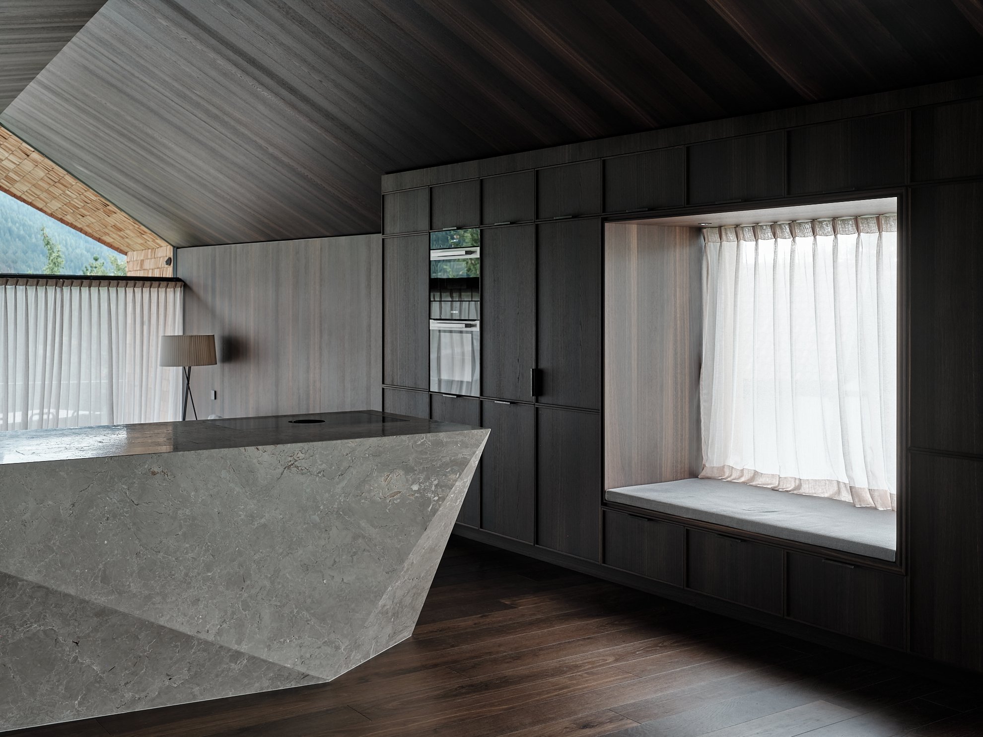 Moderní alpský dům v šindelovém plášti