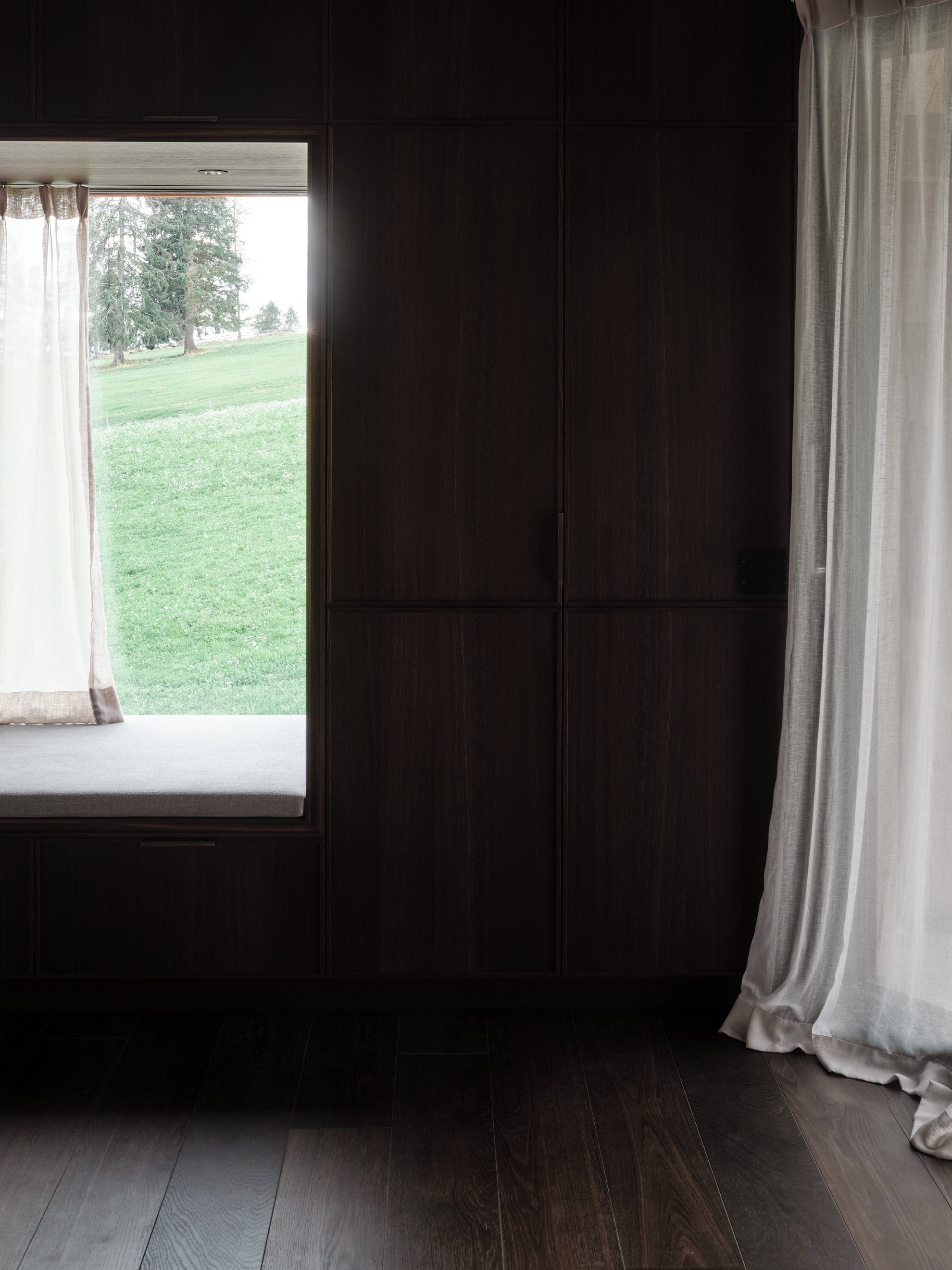 Moderní alpský dům v šindelovém plášti