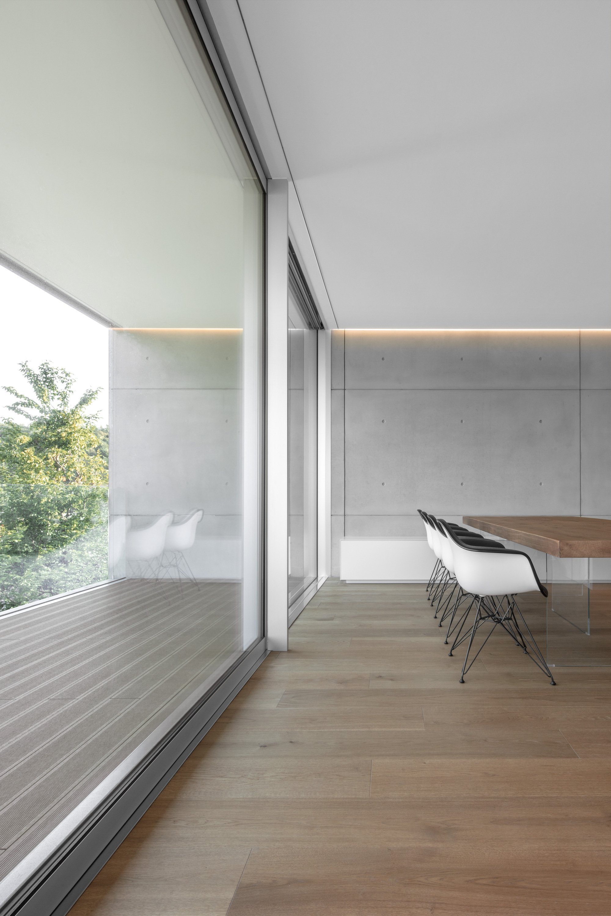 Moderní dům otevřený do krajiny