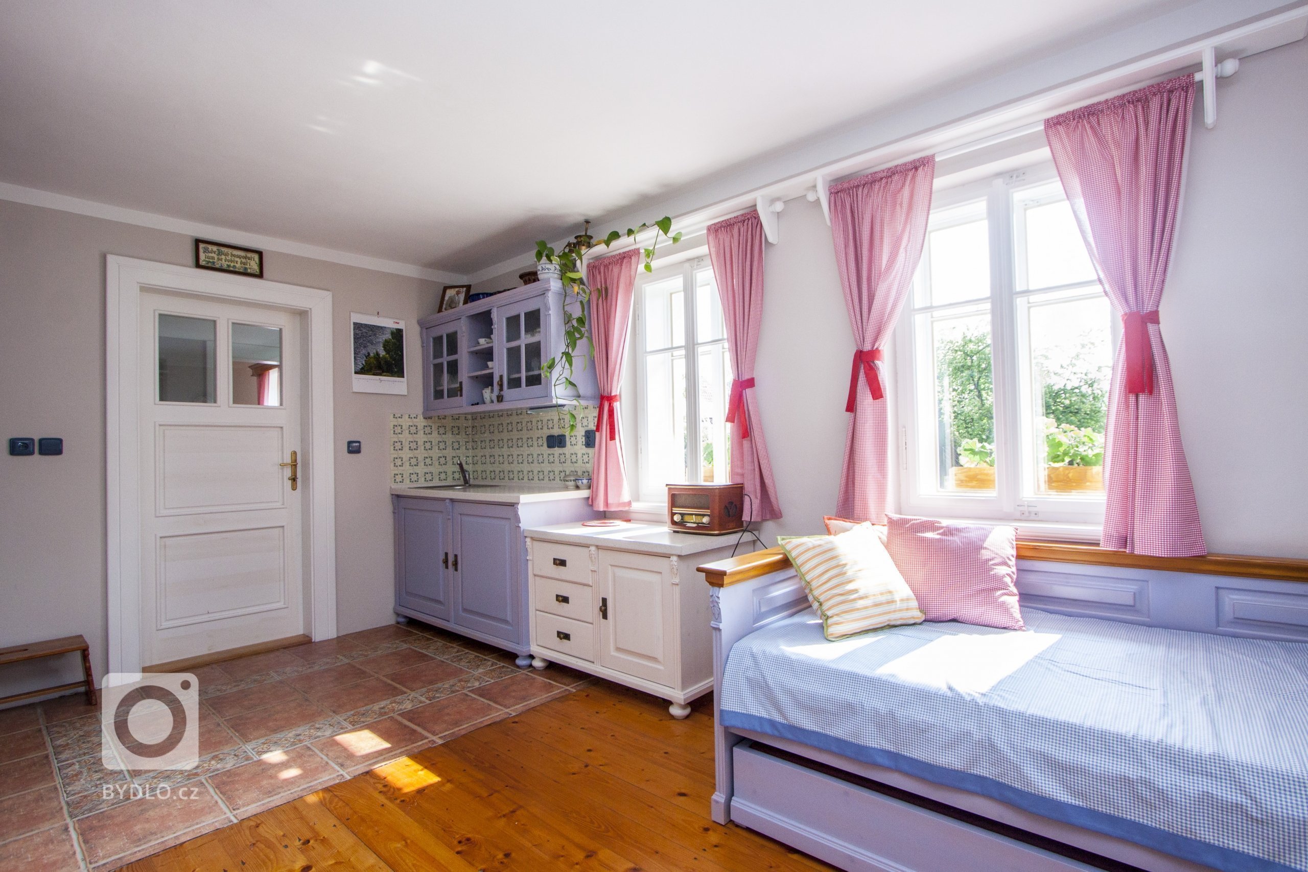 Venkvská chalupa v Českém ráji.&nbsp;Na této krásné chalupě jsem měla možnost spolupracovat od návrhu barevnosti nábytku až po výběr veškerých dekorací a…