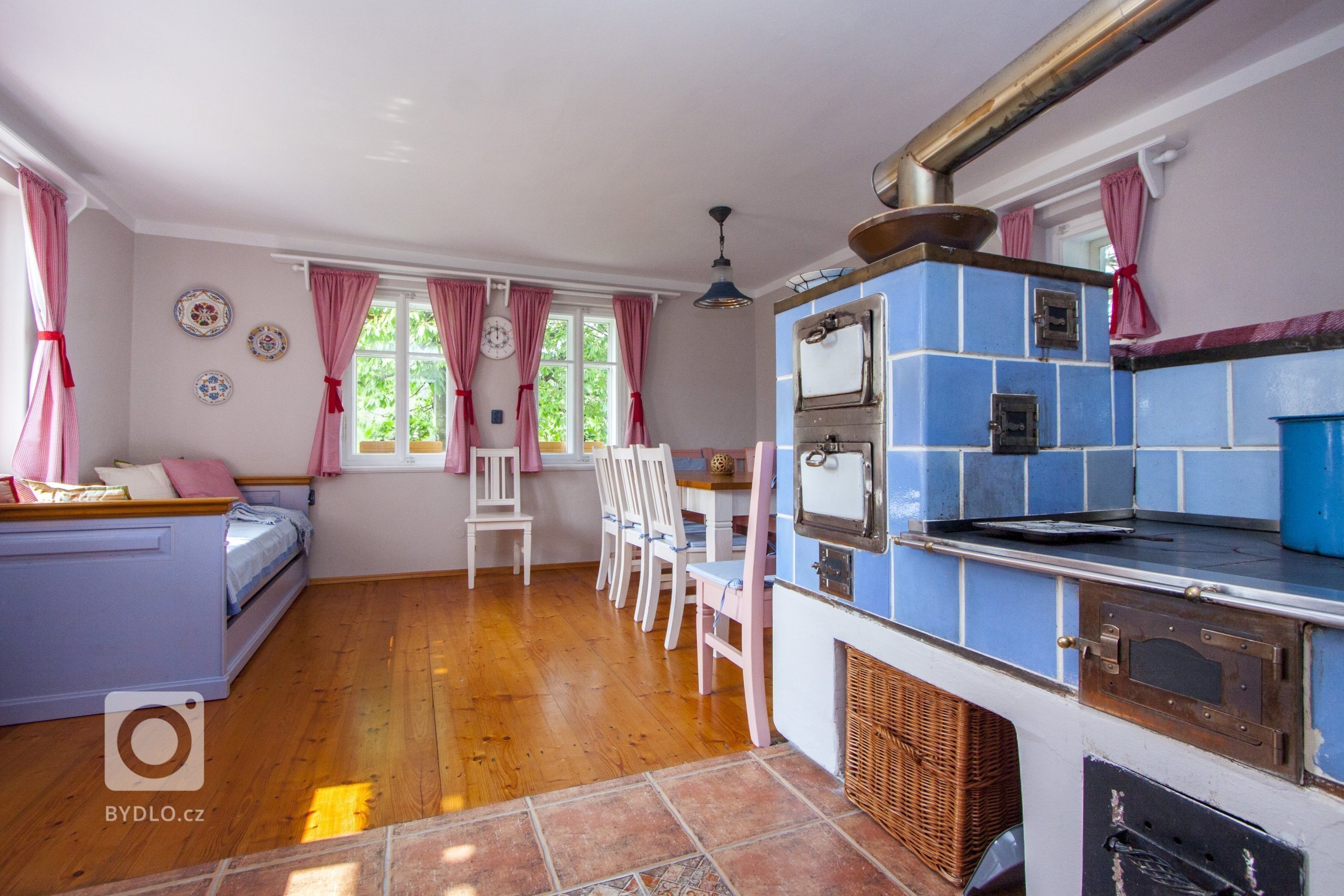 Venkvská chalupa v Českém ráji.&nbsp;Na této krásné chalupě jsem měla možnost spolupracovat od návrhu barevnosti nábytku až po výběr veškerých dekorací a…