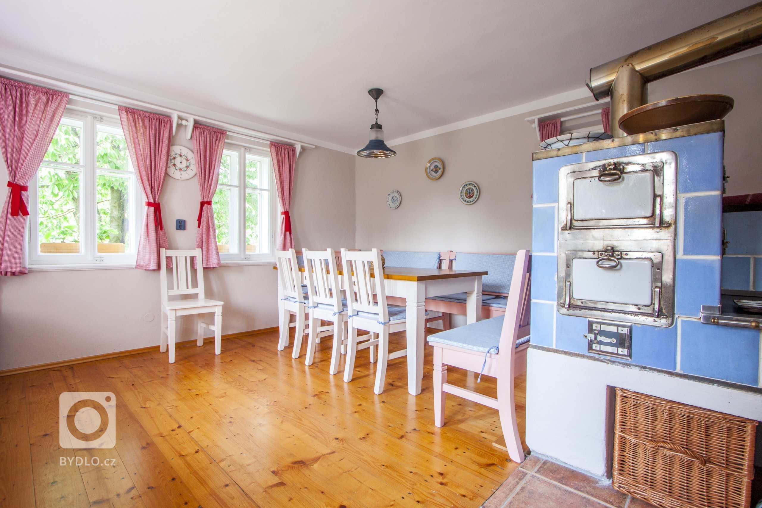 Venkvská chalupa v Českém ráji.&nbsp;Na této krásné chalupě jsem měla možnost spolupracovat od návrhu barevnosti nábytku až po výběr veškerých dekorací a…