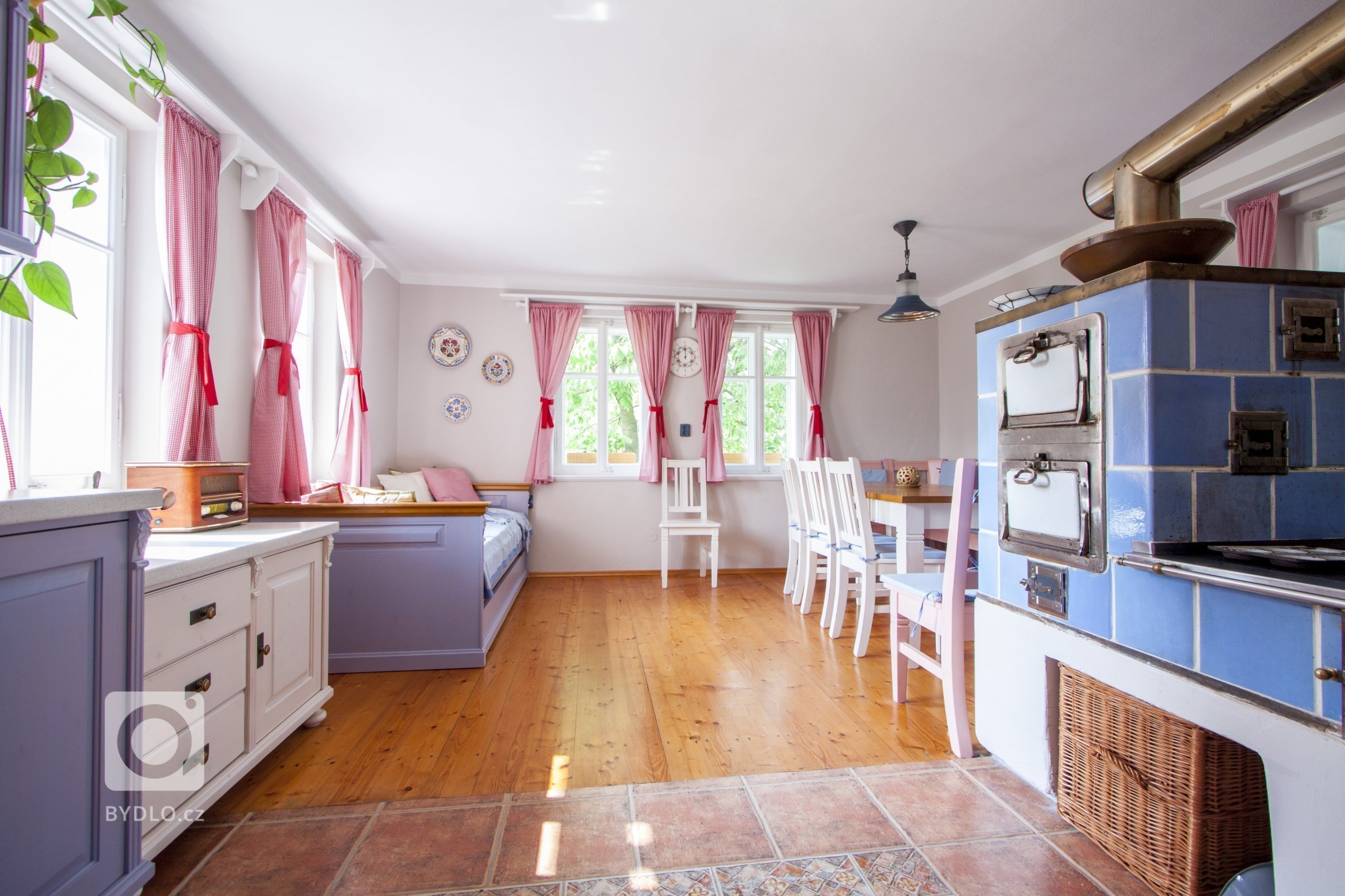 Venkvská chalupa v Českém ráji.&nbsp;Na této krásné chalupě jsem měla možnost spolupracovat od návrhu barevnosti nábytku až po výběr veškerých dekorací a…