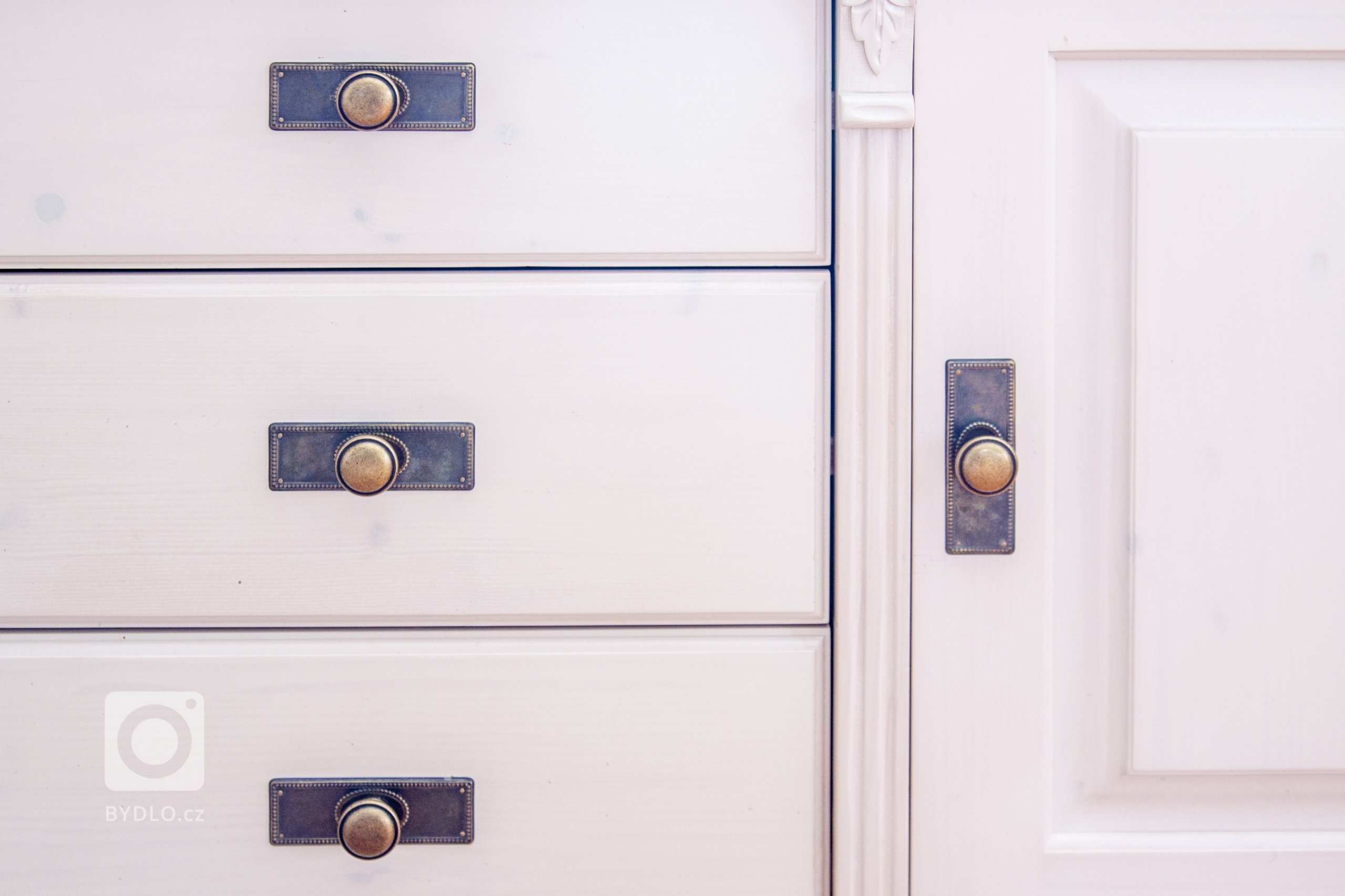 Venkvská chalupa v Českém ráji.&nbsp;Na této krásné chalupě jsem měla možnost spolupracovat od návrhu barevnosti nábytku až po výběr veškerých dekorací a…