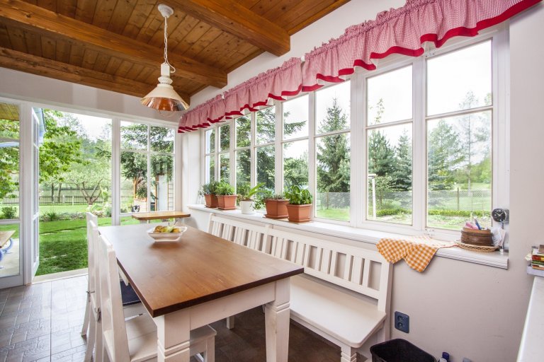 Venkvská chalupa v Českém ráji.&nbsp;Na této krásné chalupě jsem měla možnost spolupracovat od návrhu barevnosti nábytku až po výběr veškerých dekorací a…