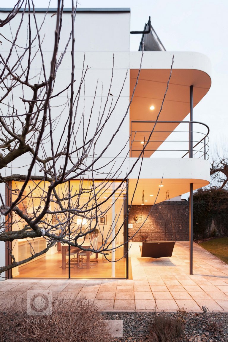 add picture to album