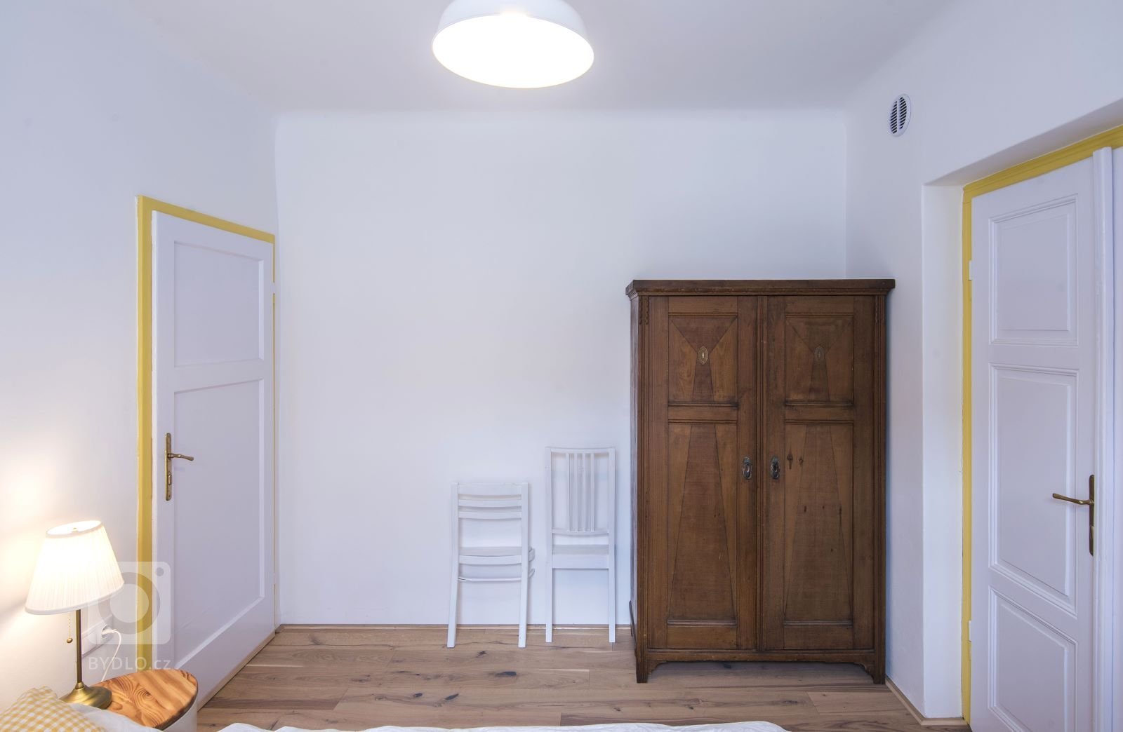 Představujeme rekonstrukci obytné části statku, ke kterému má rodina investora silné citové pouto. Cílem projektu bylo zachránit objekt po&nbsp;stavební…