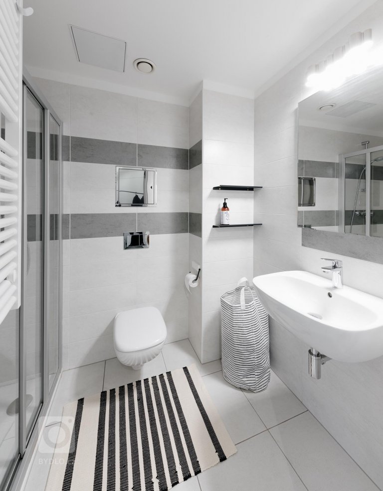 add picture to album