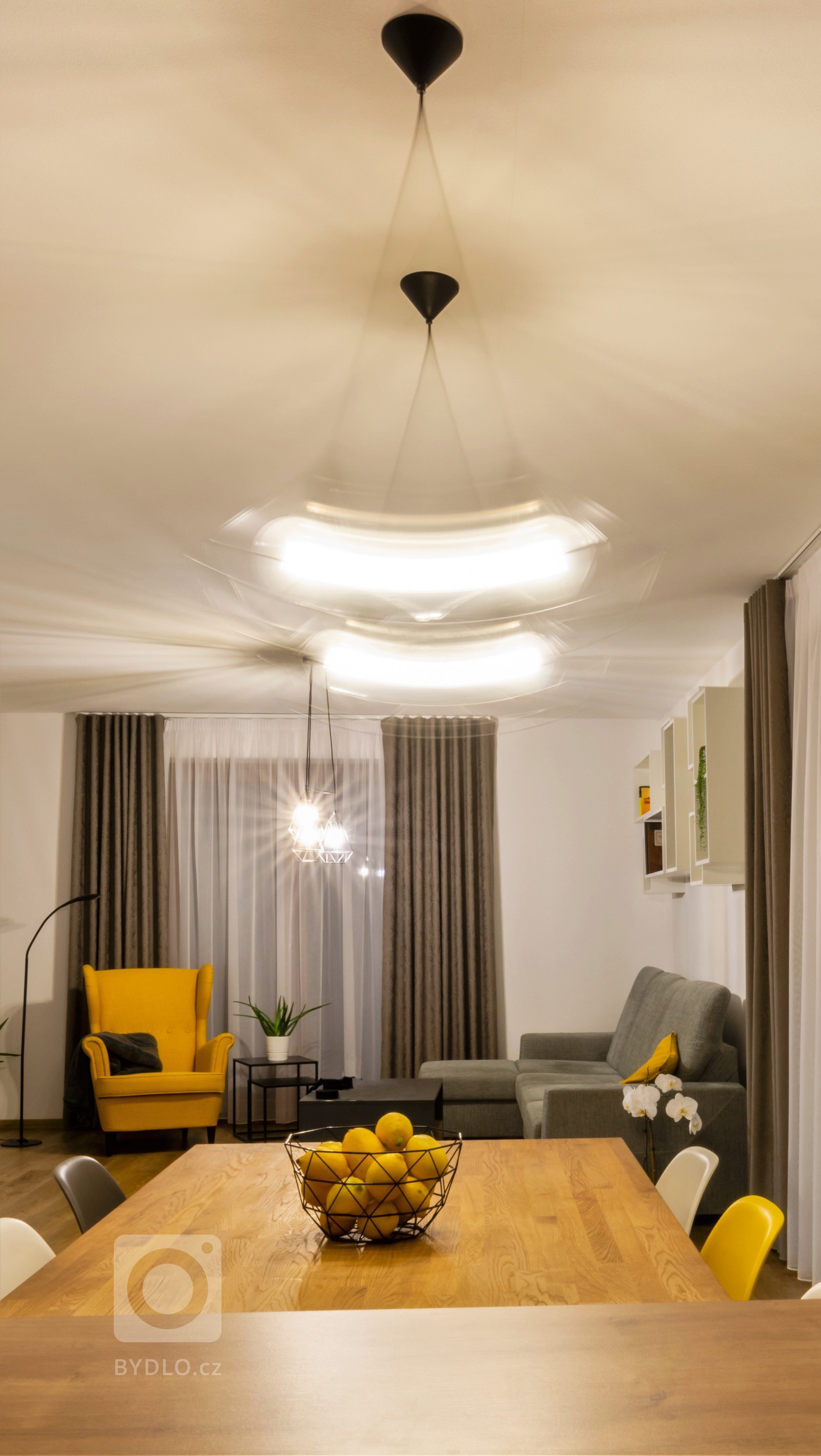 K&nbsp;této realizaci jsem byla přizvaná ve chvíli již hotového, leč prázdného stavebního prostoru.

Jedná se o přízemní rodinný dům, kde již byla daná…