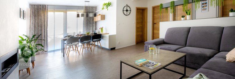 Tento prostor vznikl v přízemí domu na místě původního komerčního prostoru, kde jsme se museli přizpůsobit nosnému systému budovy a návaznosti na přístup do…