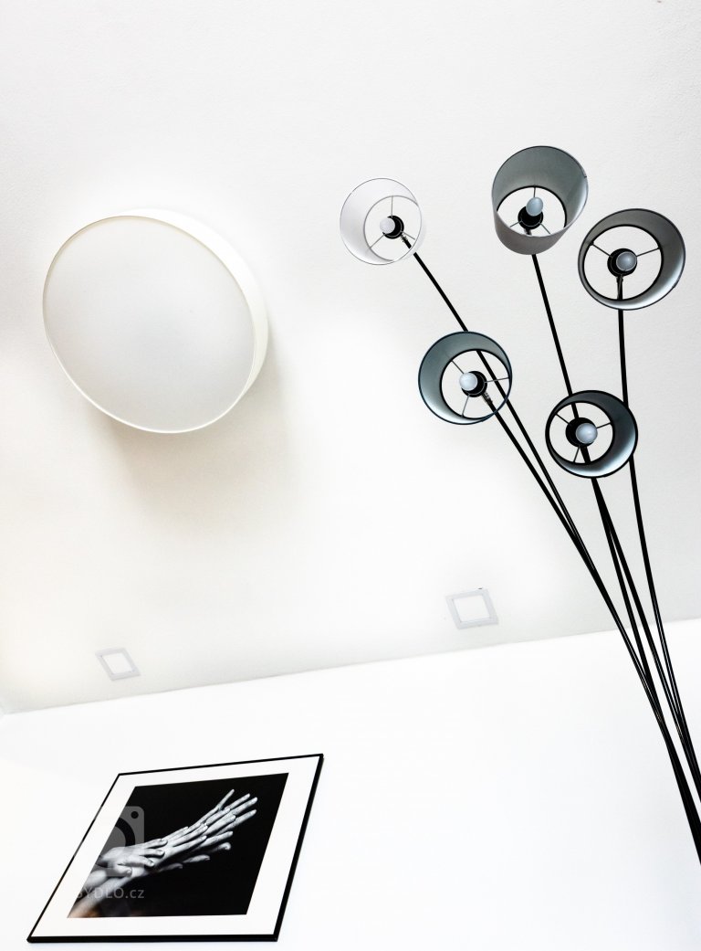 Tento prostor vznikl v přízemí domu na místě původního komerčního prostoru, kde jsme se museli přizpůsobit nosnému systému budovy a návaznosti na přístup do…