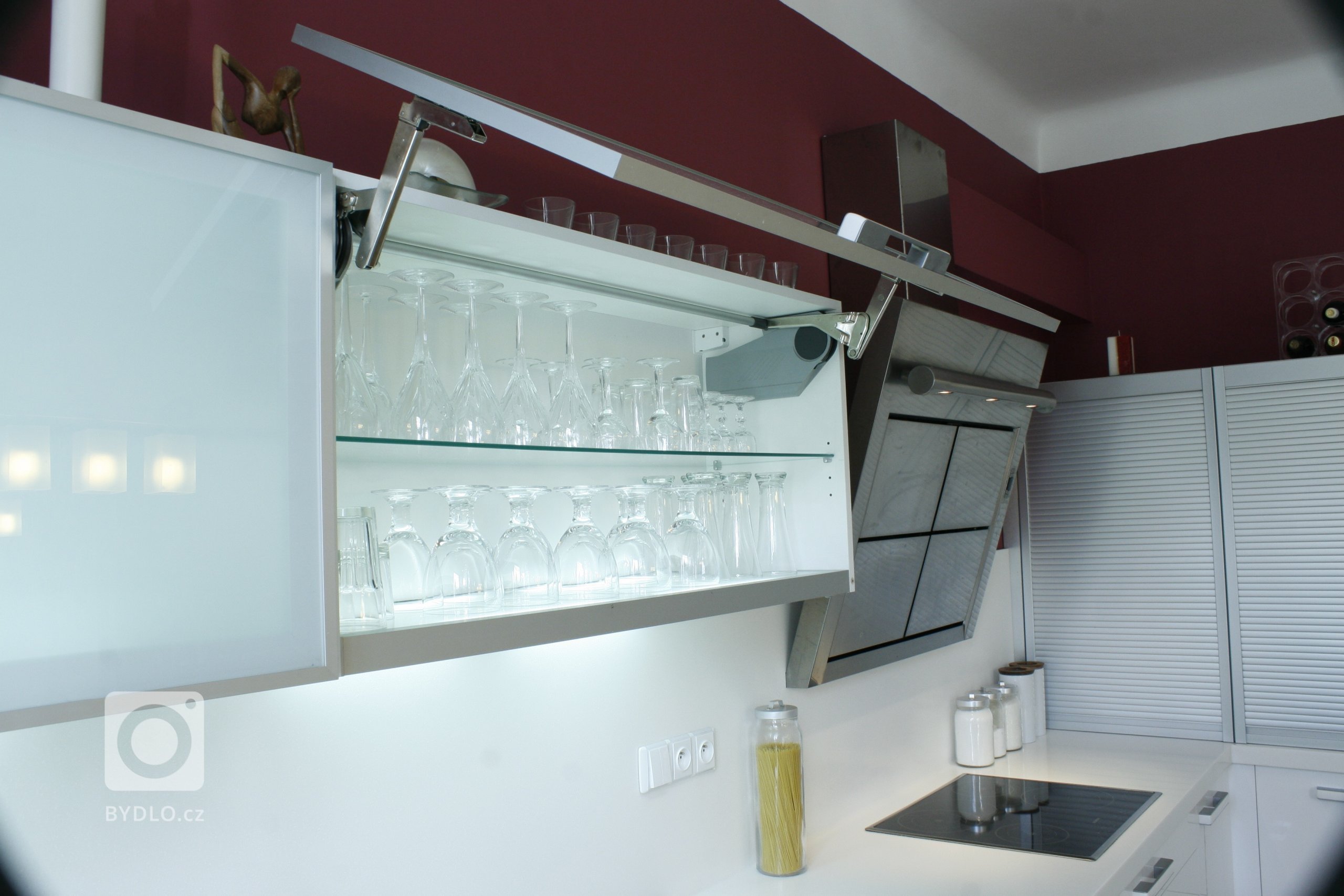 Kuchyně vysoký lesk