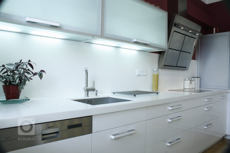 Kuchyně vysoký lesk