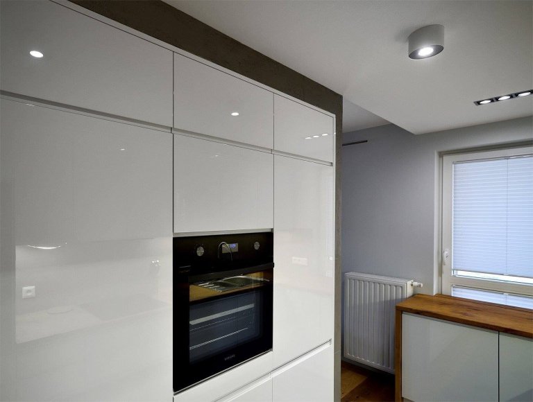 Moderní kuchyně v lesku