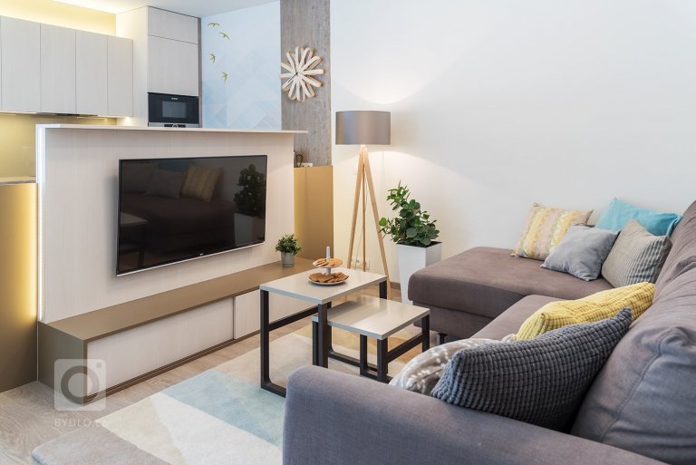 add picture to album