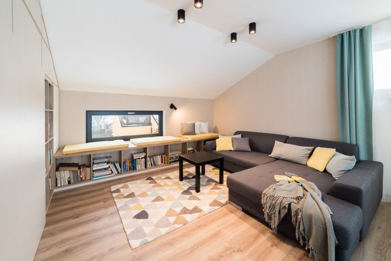 Partnerská dvojice&nbsp;si před nastěhováním do nové dřevostavby přála &ldquo;vzdušný teplý rodinný design&ldquo;. A konkrétně &bdquo;pro ni&ldquo; &ndash;…