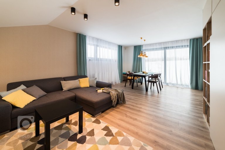 add picture to album