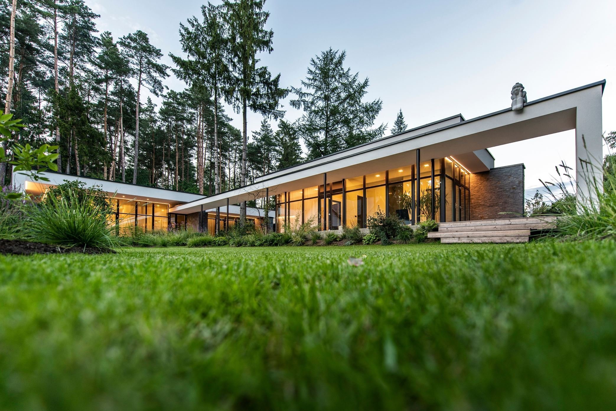 Dům s unikátním přemostěním „Bridge house“