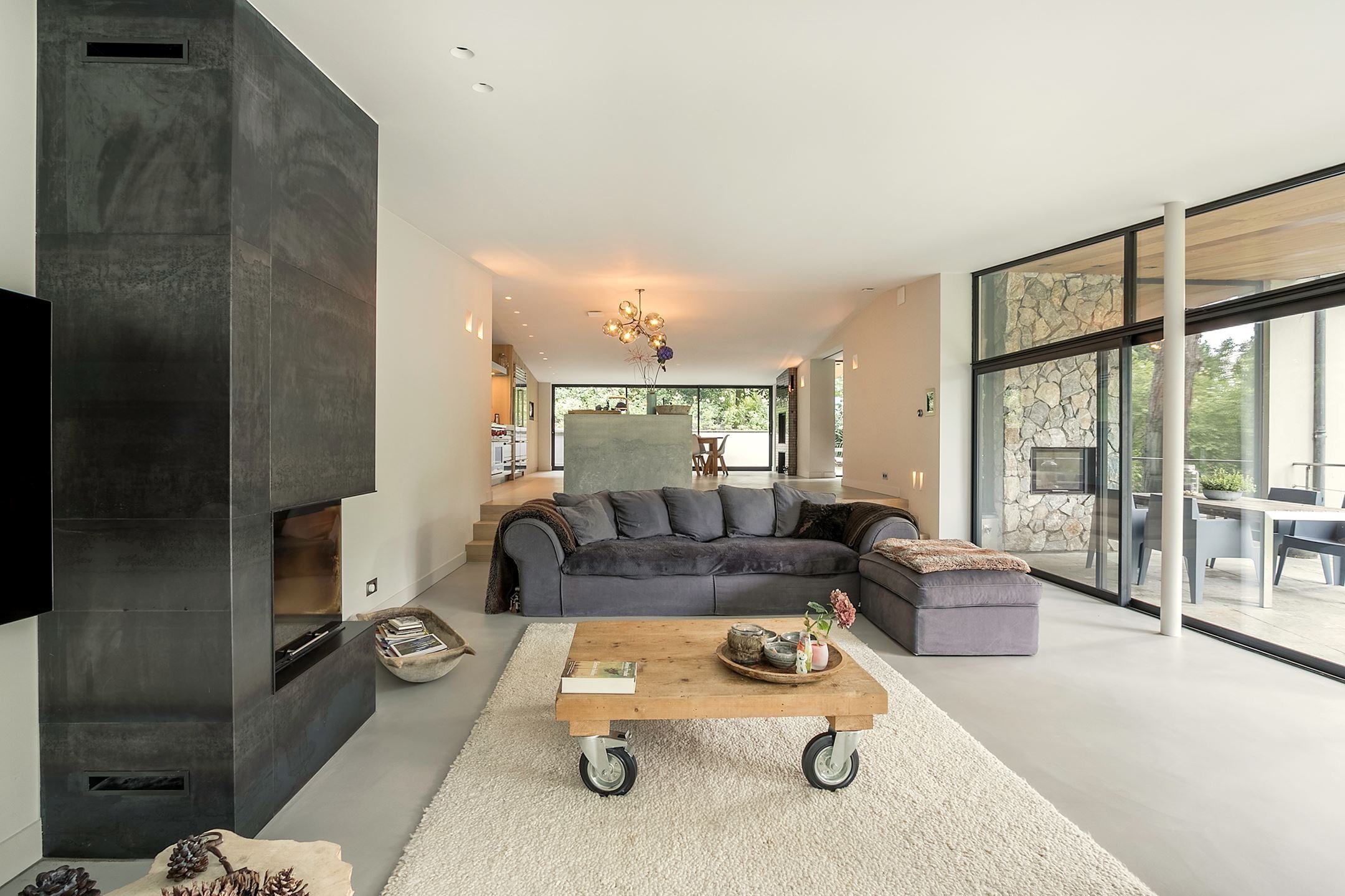 Dům obklopený lesem