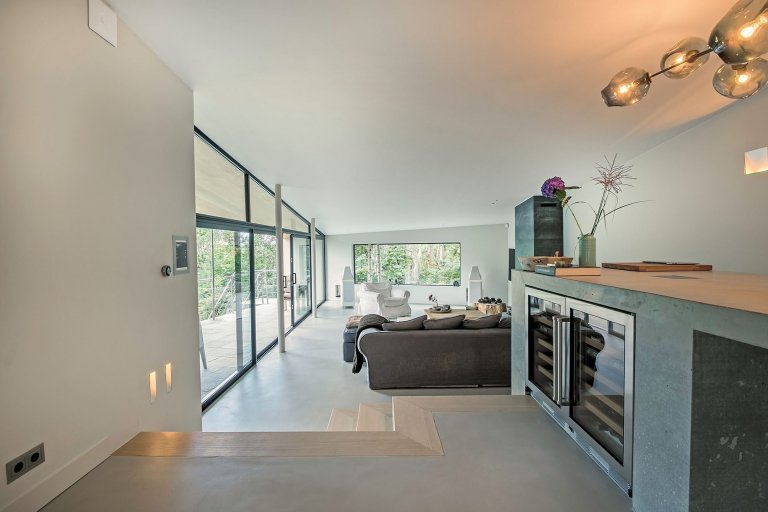 Dům obklopený lesem