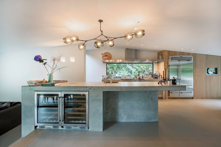 Dům obklopený lesem