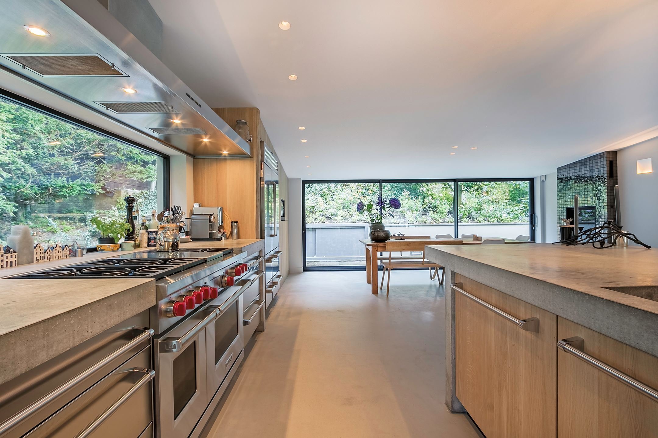 Dům obklopený lesem