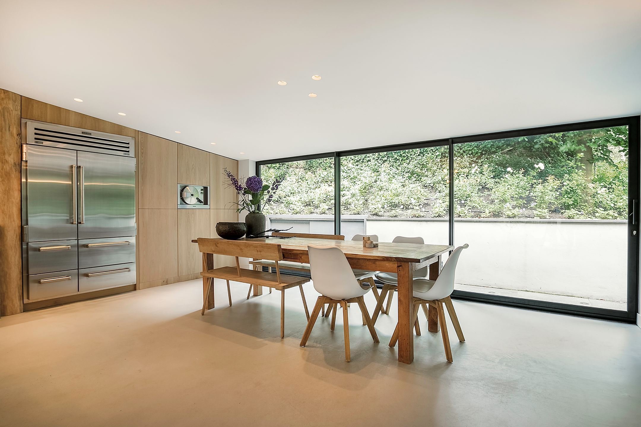 Dům obklopený lesem