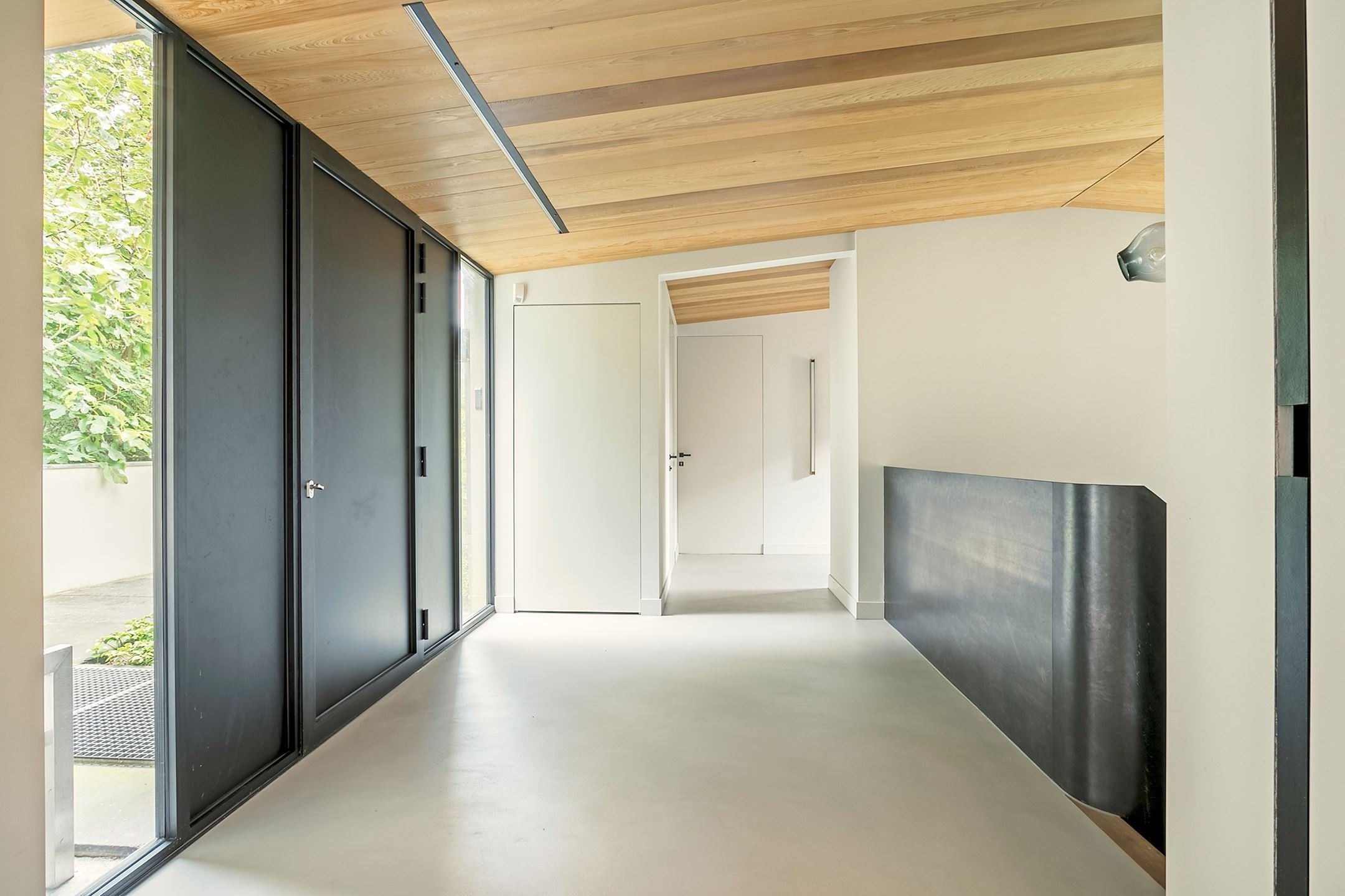 Dům obklopený lesem