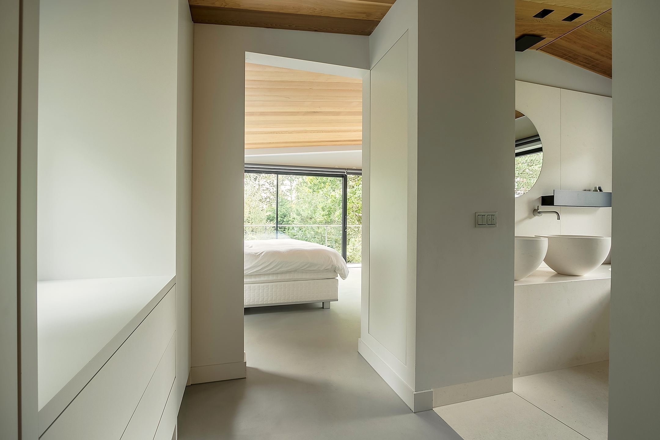 Dům obklopený lesem