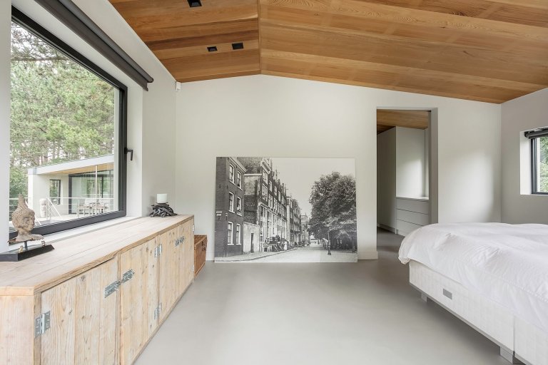 Dům obklopený lesem