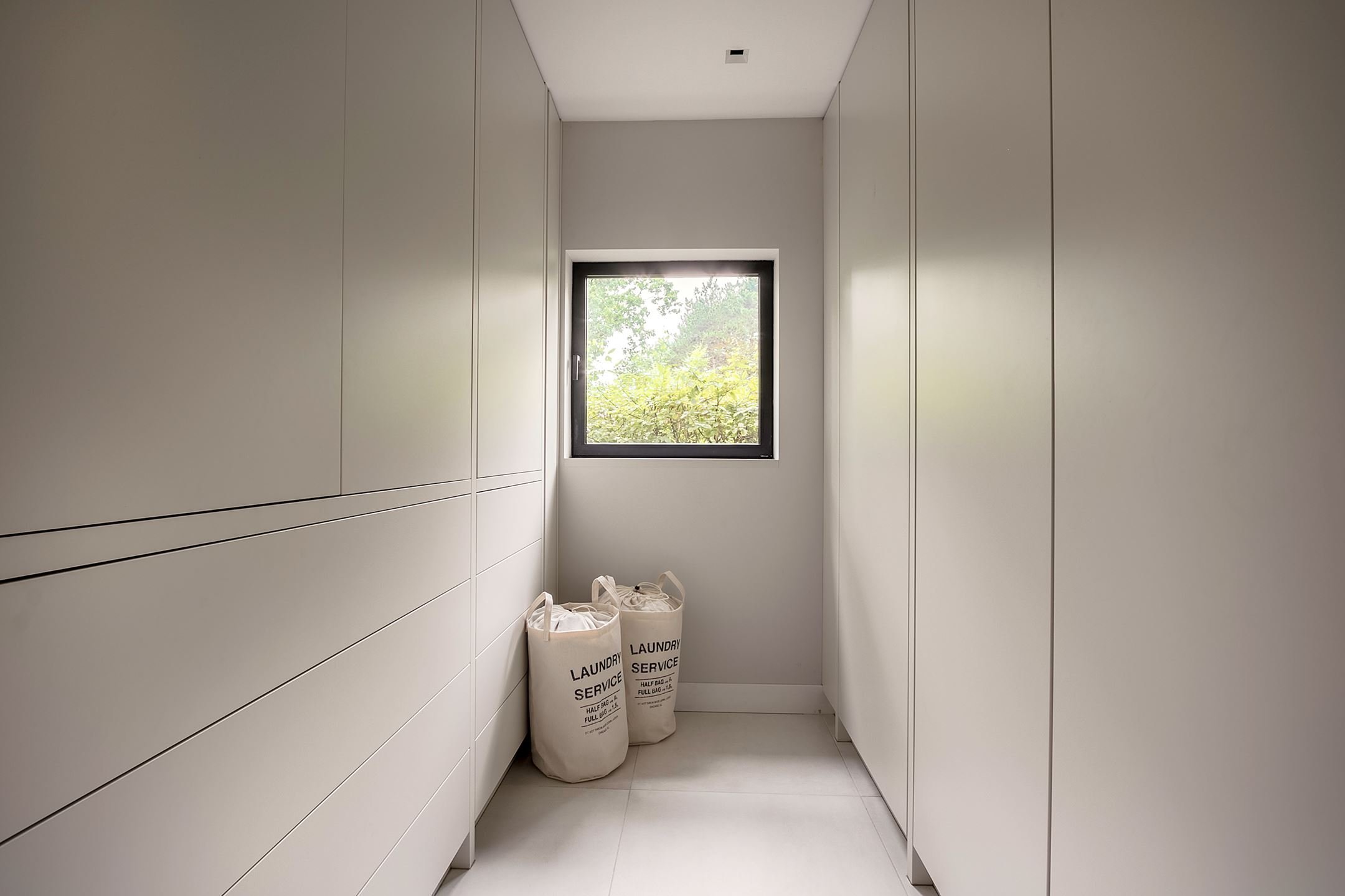 Dům obklopený lesem