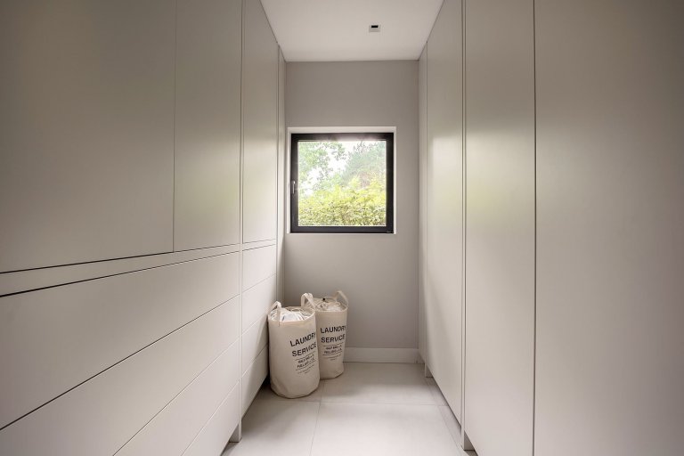 Dům obklopený lesem