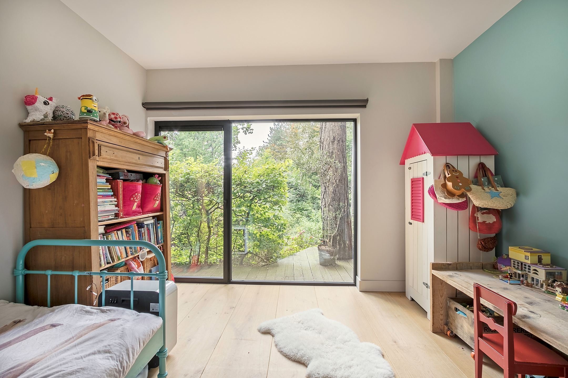 Dům obklopený lesem