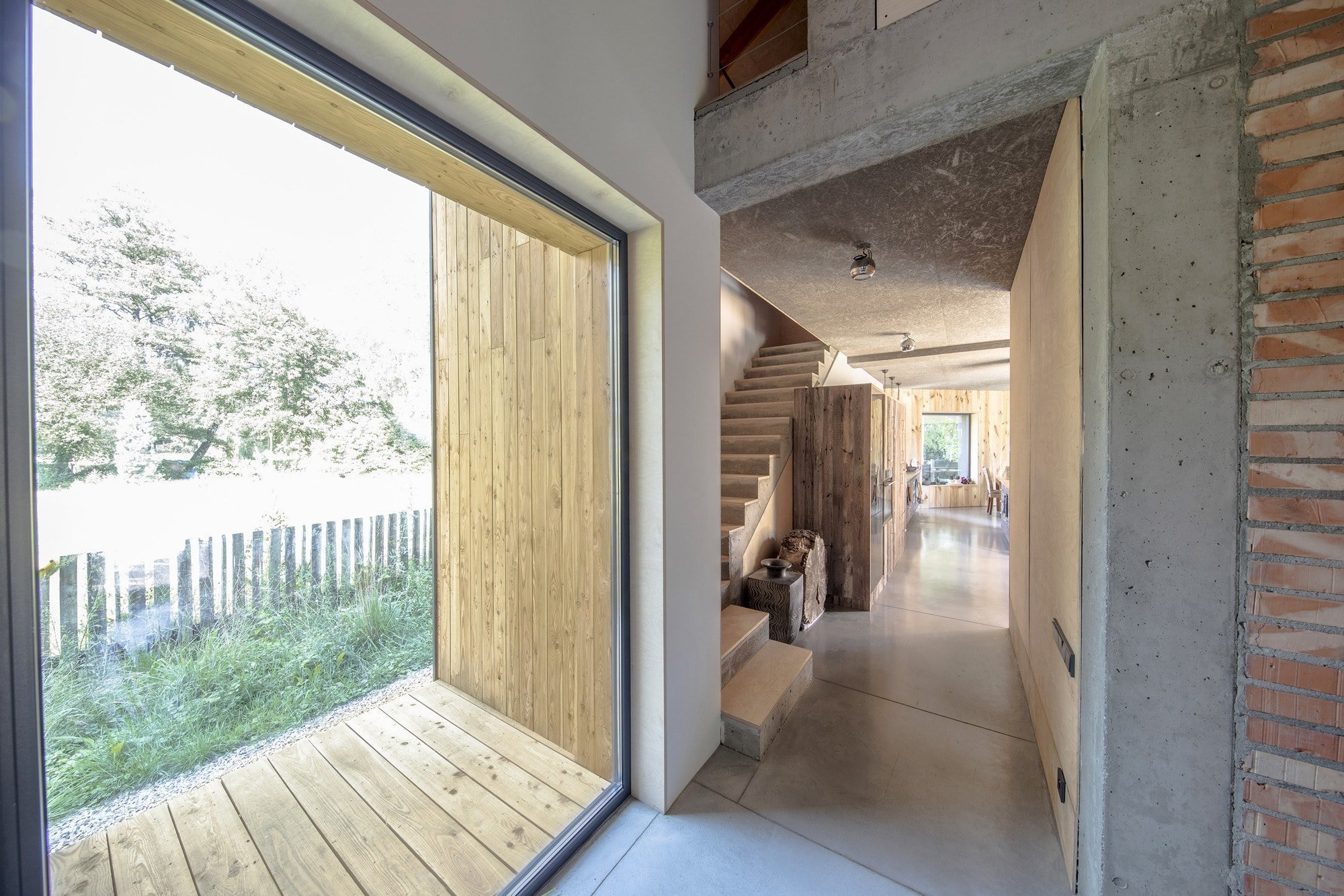 Originální dům s dřevěnou fasádou