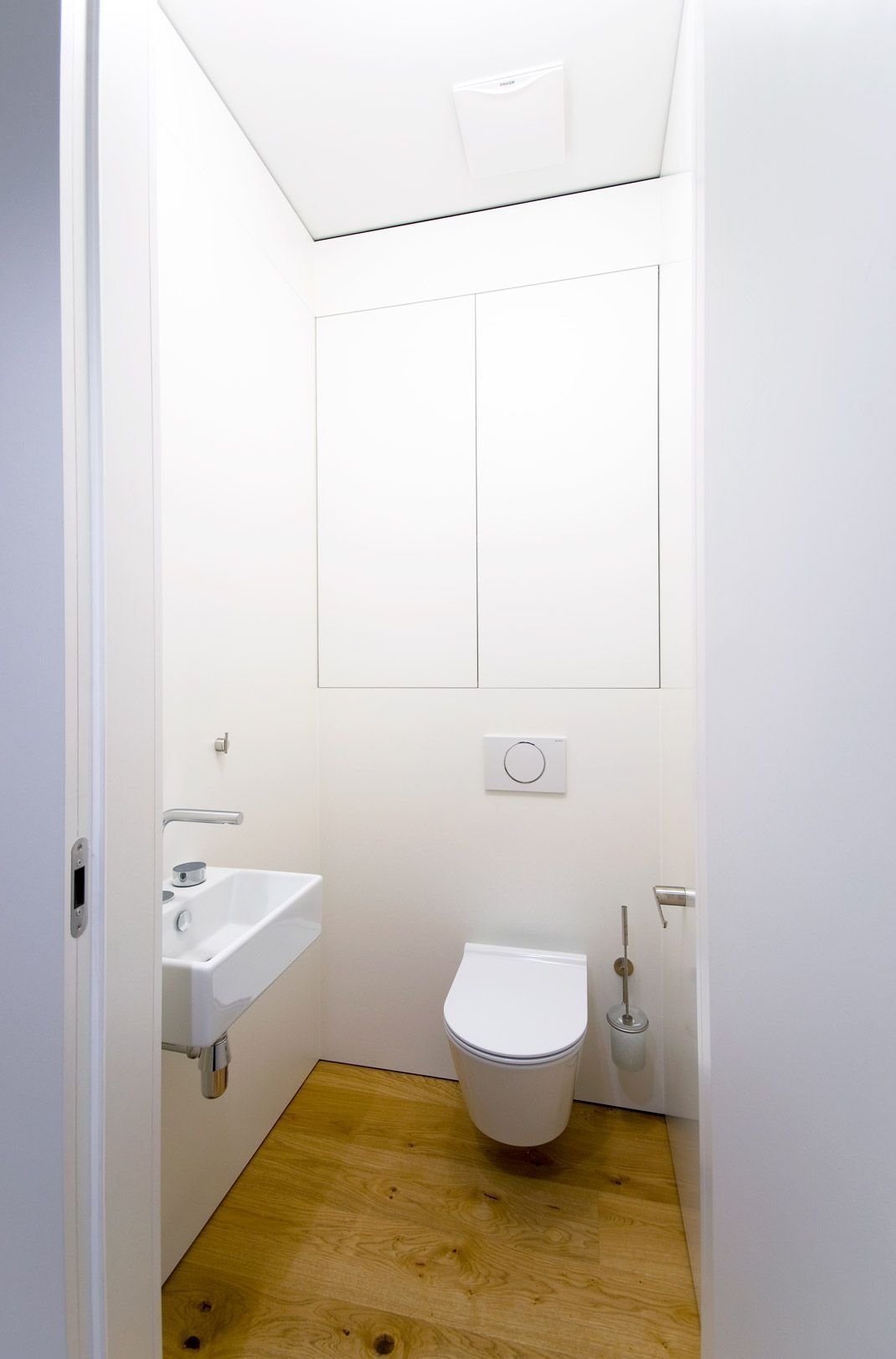 Proměna bytu? Černá mozaika i kuchyň bez horních skříněk