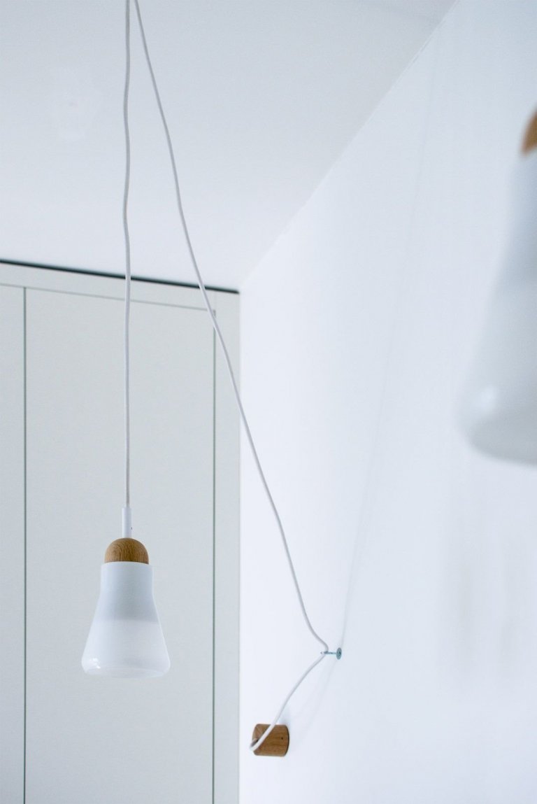 Proměna bytu? Černá mozaika i kuchyň bez horních skříněk