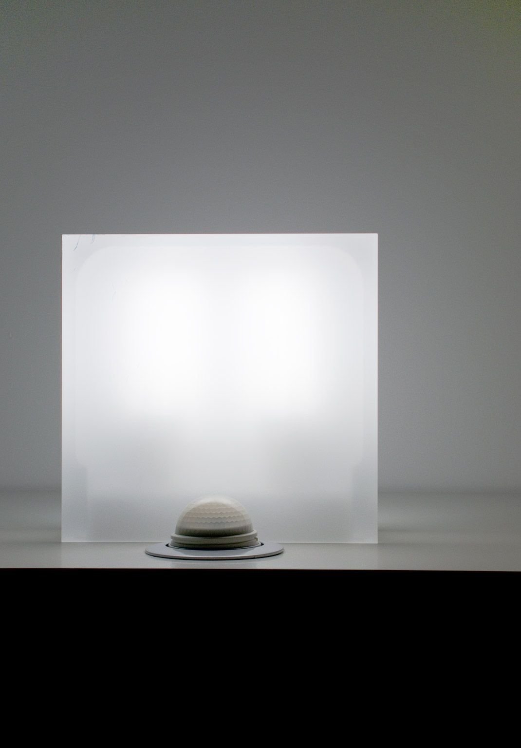 Proměna bytu? Černá mozaika i kuchyň bez horních skříněk