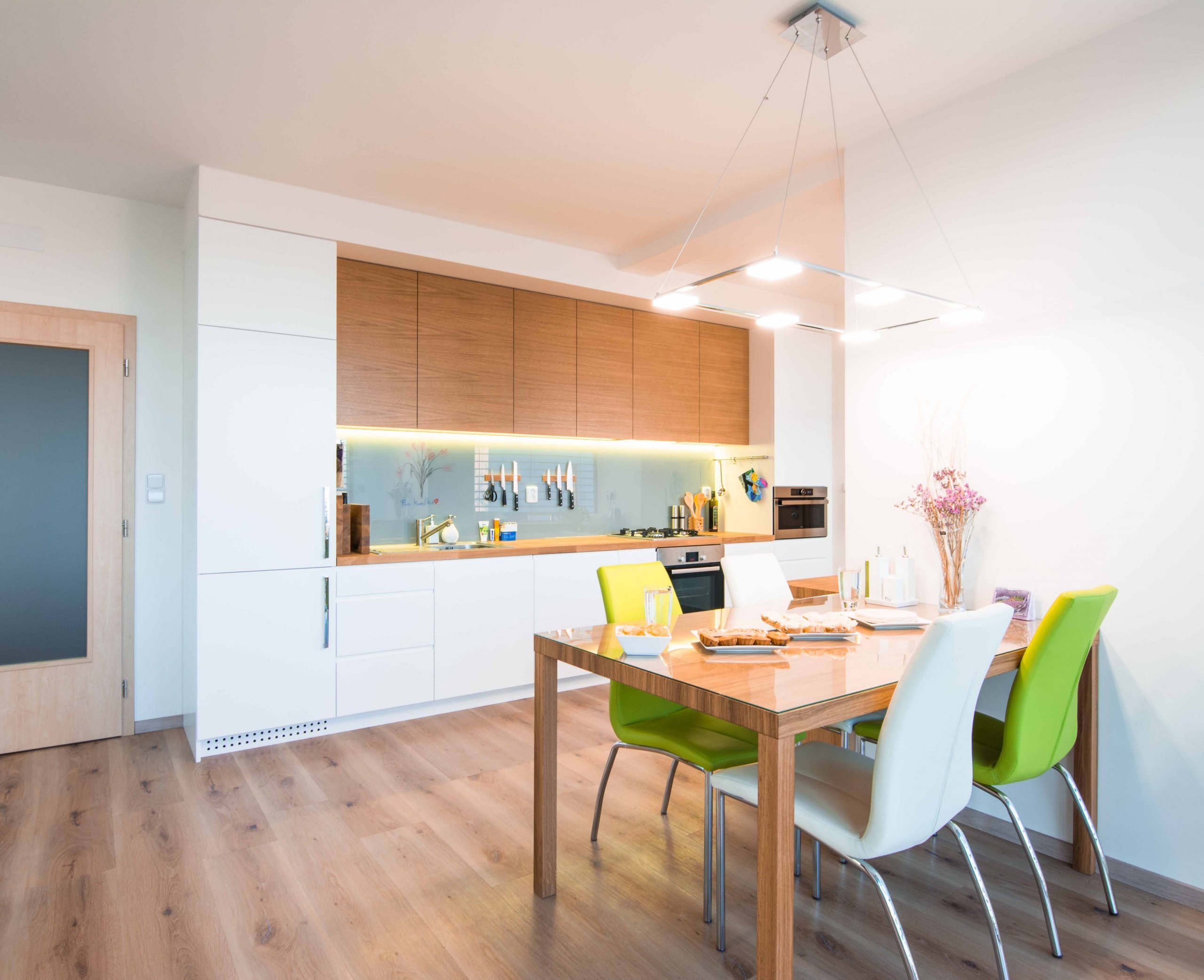 Začátkem roku 2015 jsme navrhovali interiér mezonetového bytu na Kociánce v Brně. Asi po roce jsme se byli podívat na výsledek. Realizaci dělal na náš…