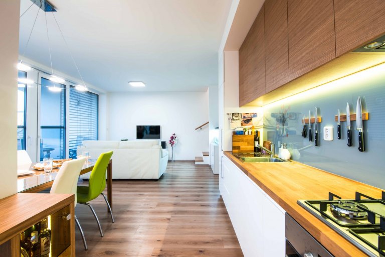 Začátkem roku 2015 jsme navrhovali interiér mezonetového bytu na Kociánce v Brně. Asi po roce jsme se byli podívat na výsledek. Realizaci dělal na náš…