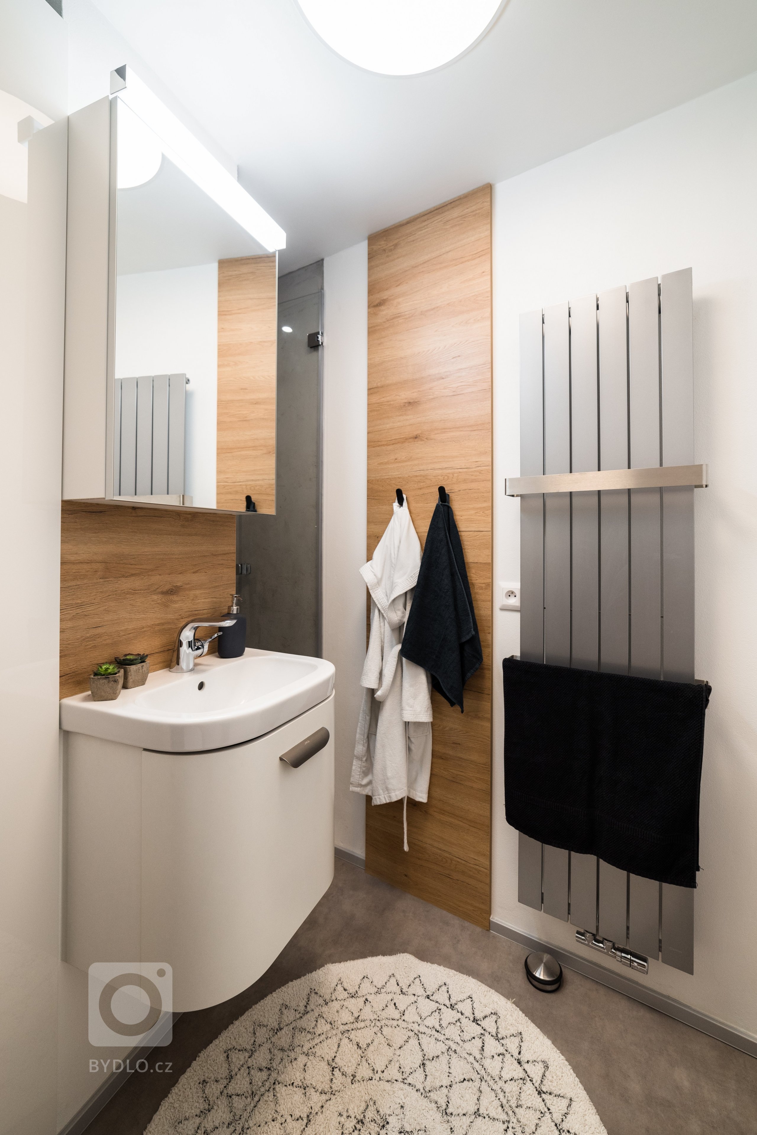 Většina developerů, kterí staví a prodávají malometrážní byty,&nbsp;moc neuvažuje o běžném životě v nich. Proto vznikají dispozice, které jsou pro plynulý…